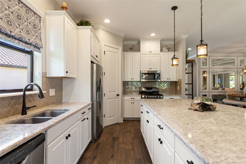 For Sale: $715,000 (3 beds, 3 baths, 2305 Square Feet)