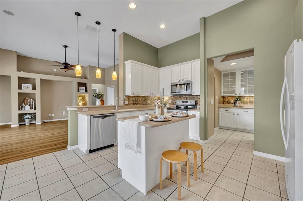 待售: $639,000 (4 贝兹, 3 浴室, 3073 平方英尺)