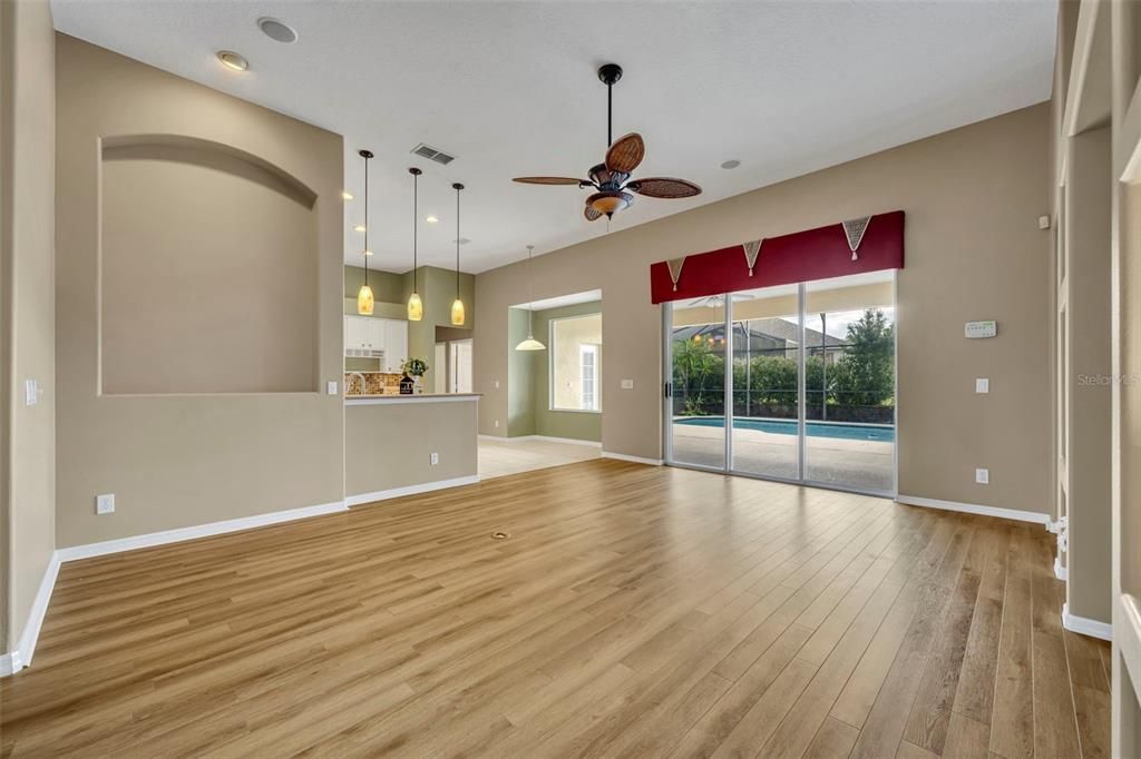 待售: $639,000 (4 贝兹, 3 浴室, 3073 平方英尺)