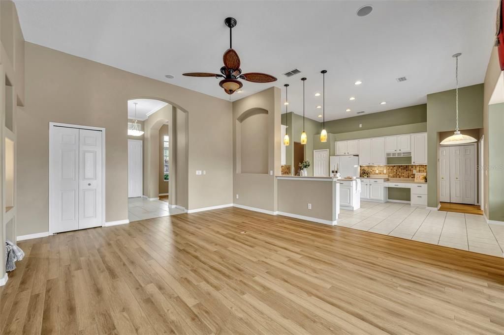 待售: $639,000 (4 贝兹, 3 浴室, 3073 平方英尺)