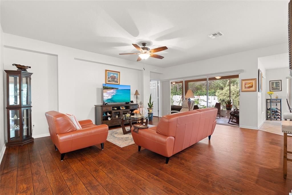 For Sale: $300,000 (3 beds, 2 baths, 1591 Square Feet)