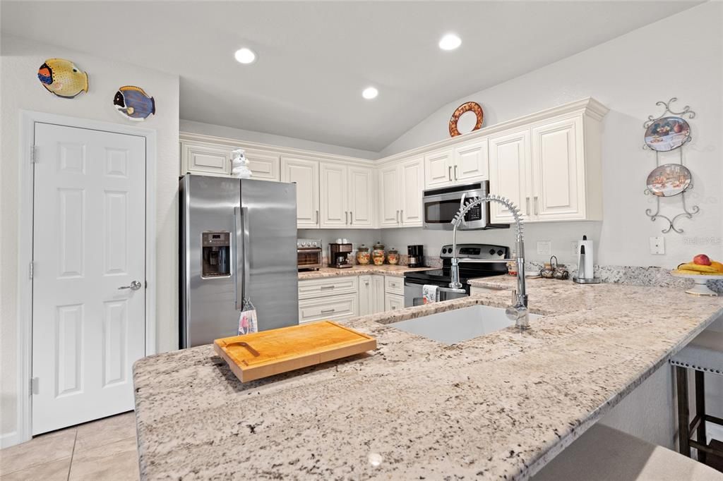 For Sale: $300,000 (3 beds, 2 baths, 1591 Square Feet)