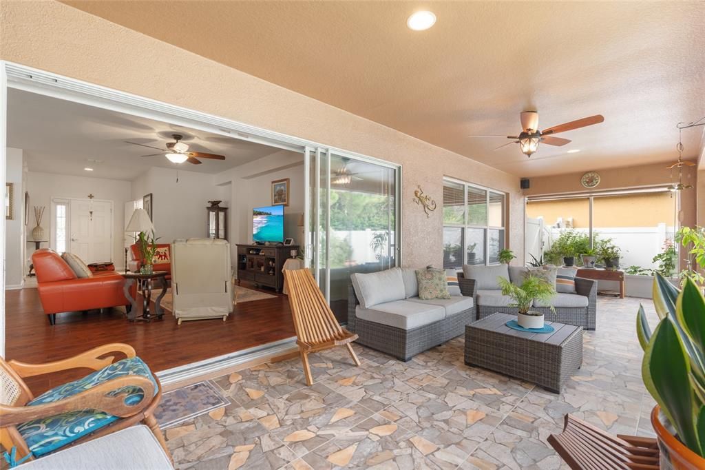 For Sale: $300,000 (3 beds, 2 baths, 1591 Square Feet)