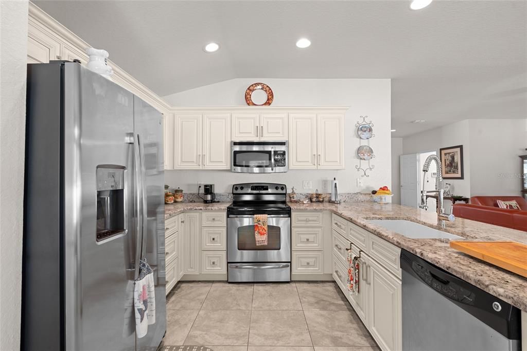 For Sale: $300,000 (3 beds, 2 baths, 1591 Square Feet)