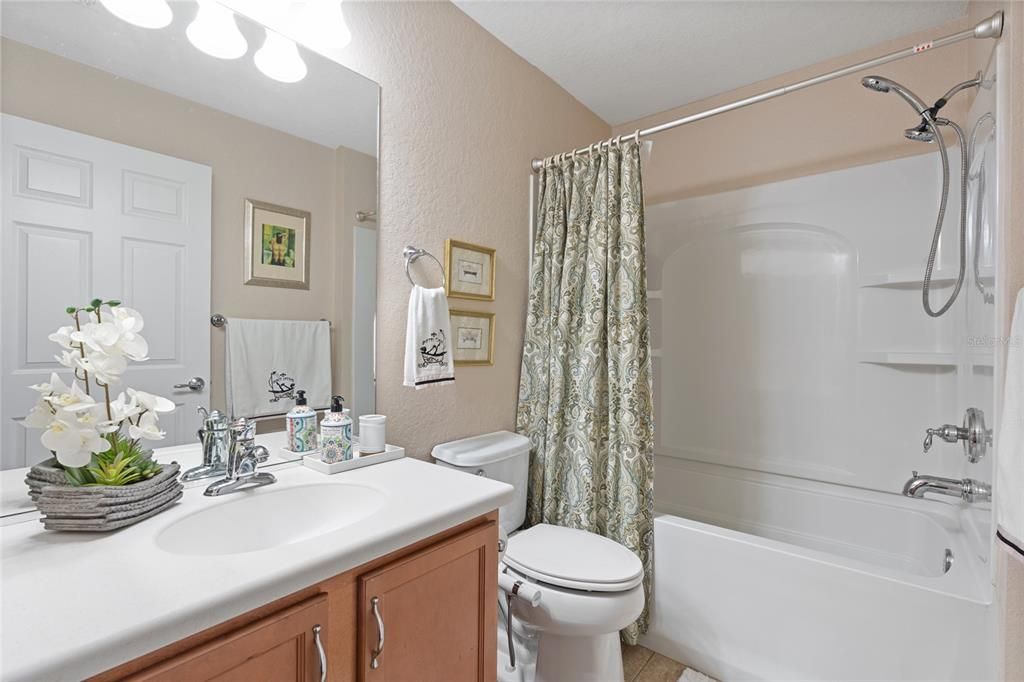 For Sale: $300,000 (3 beds, 2 baths, 1591 Square Feet)