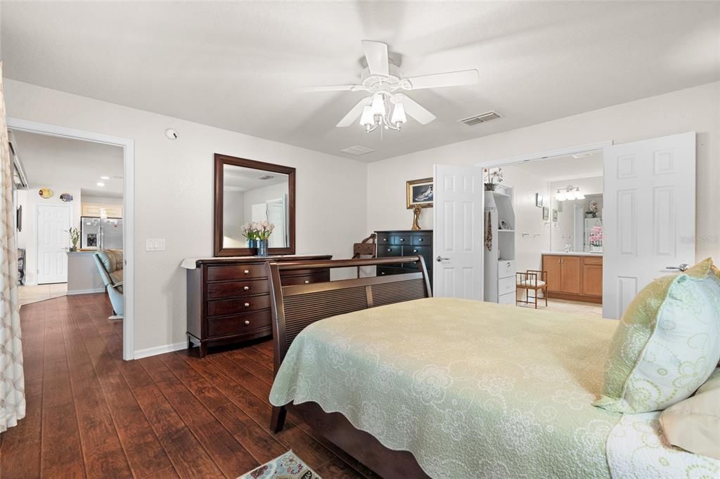 For Sale: $300,000 (3 beds, 2 baths, 1591 Square Feet)