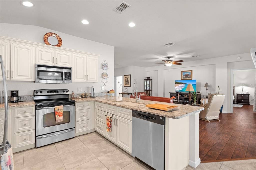 For Sale: $300,000 (3 beds, 2 baths, 1591 Square Feet)