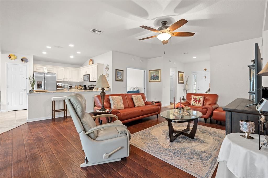 For Sale: $300,000 (3 beds, 2 baths, 1591 Square Feet)