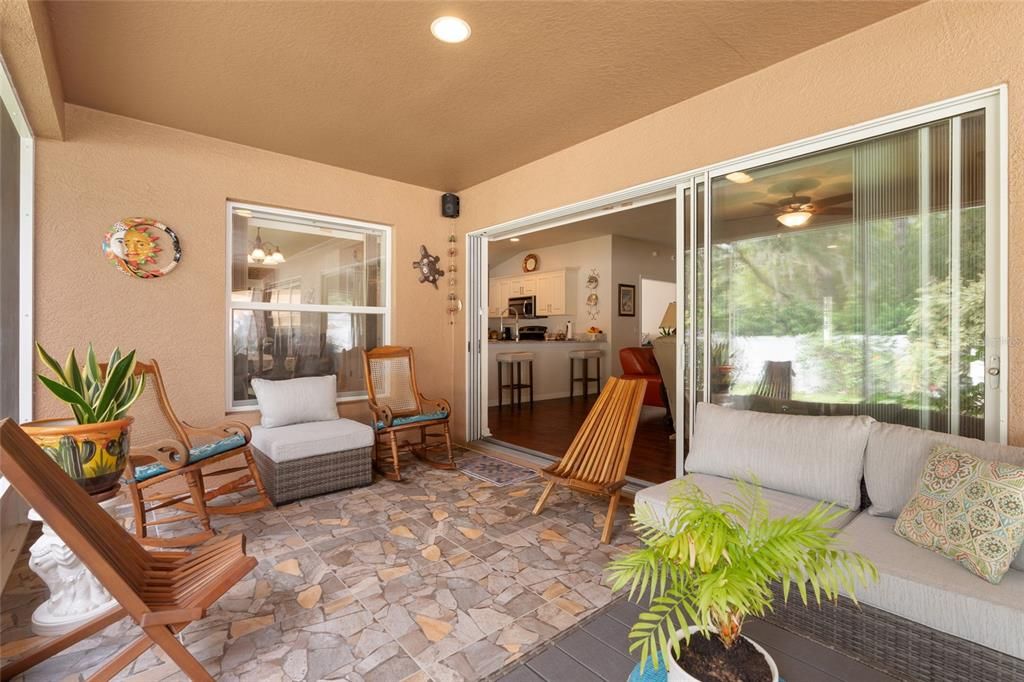 For Sale: $300,000 (3 beds, 2 baths, 1591 Square Feet)