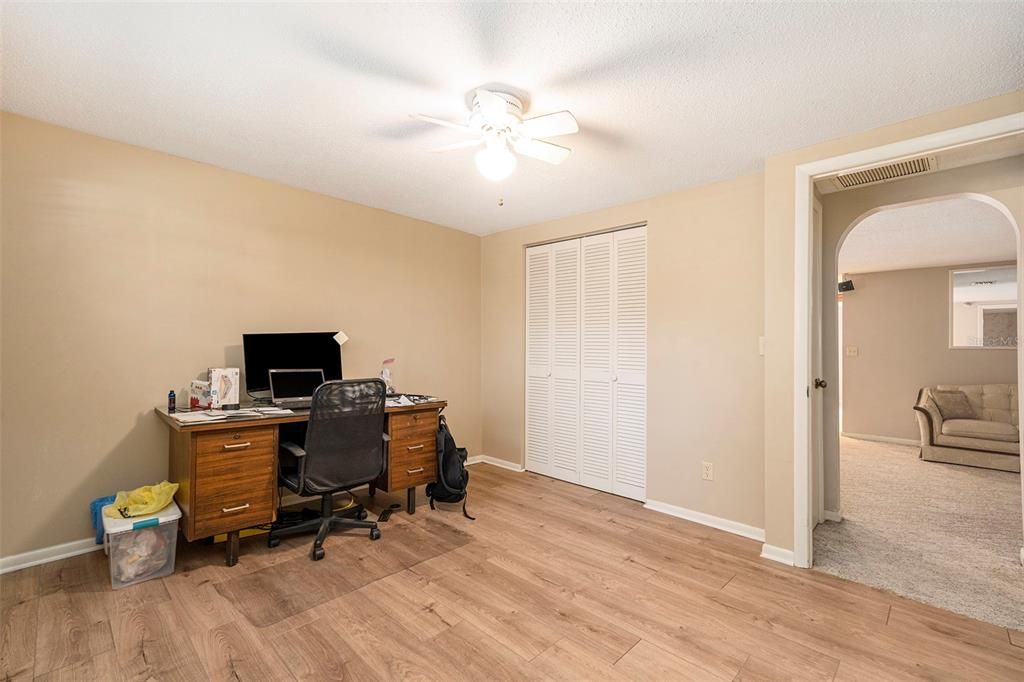 На продажу: $375,000 (4 спален, 3 ванн, 2304 Квадратных фут)