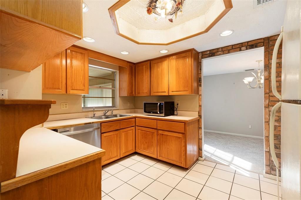 На продажу: $375,000 (4 спален, 3 ванн, 2304 Квадратных фут)