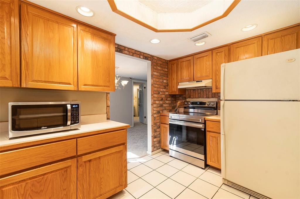 На продажу: $375,000 (4 спален, 3 ванн, 2304 Квадратных фут)