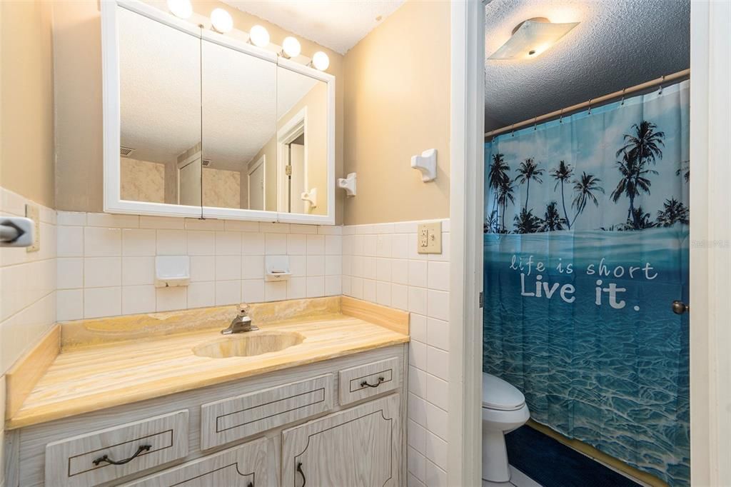 На продажу: $375,000 (4 спален, 3 ванн, 2304 Квадратных фут)