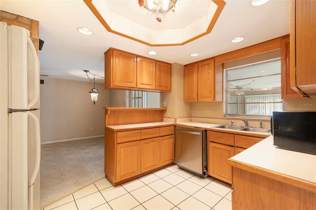 На продажу: $375,000 (4 спален, 3 ванн, 2304 Квадратных фут)