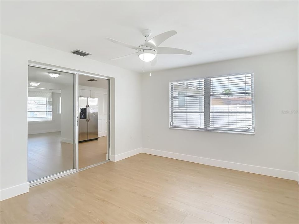 待售: $239,999 (2 贝兹, 2 浴室, 1044 平方英尺)