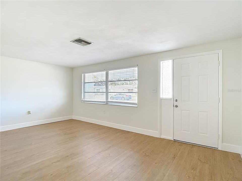 待售: $239,999 (2 贝兹, 2 浴室, 1044 平方英尺)