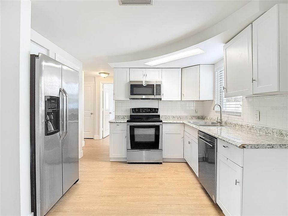 待售: $239,999 (2 贝兹, 2 浴室, 1044 平方英尺)