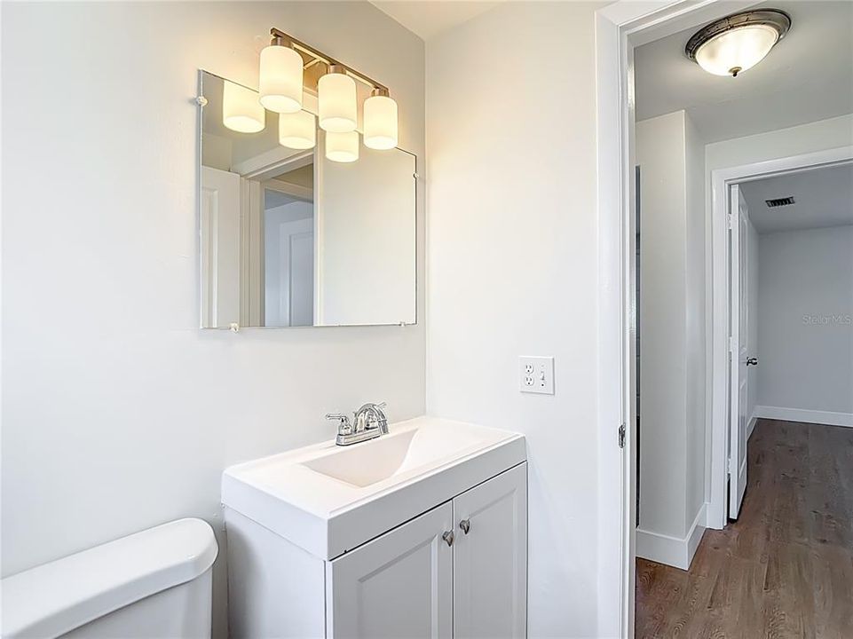 待售: $239,999 (2 贝兹, 2 浴室, 1044 平方英尺)