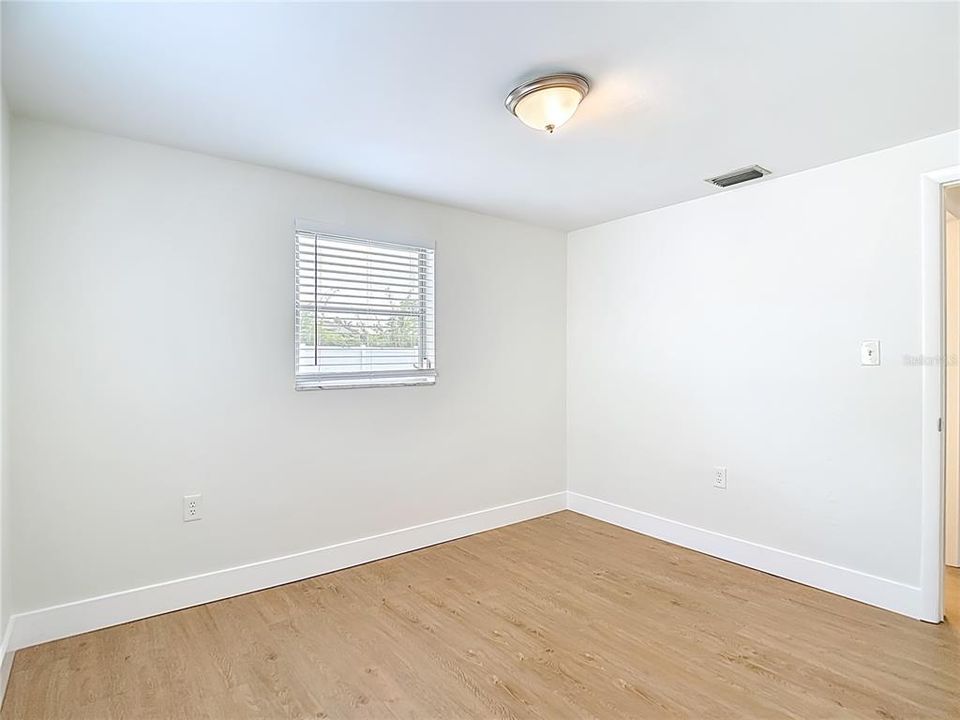 待售: $239,999 (2 贝兹, 2 浴室, 1044 平方英尺)