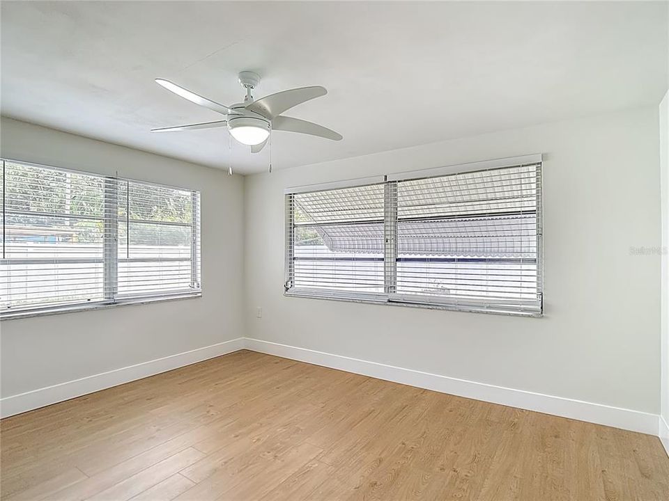 待售: $239,999 (2 贝兹, 2 浴室, 1044 平方英尺)