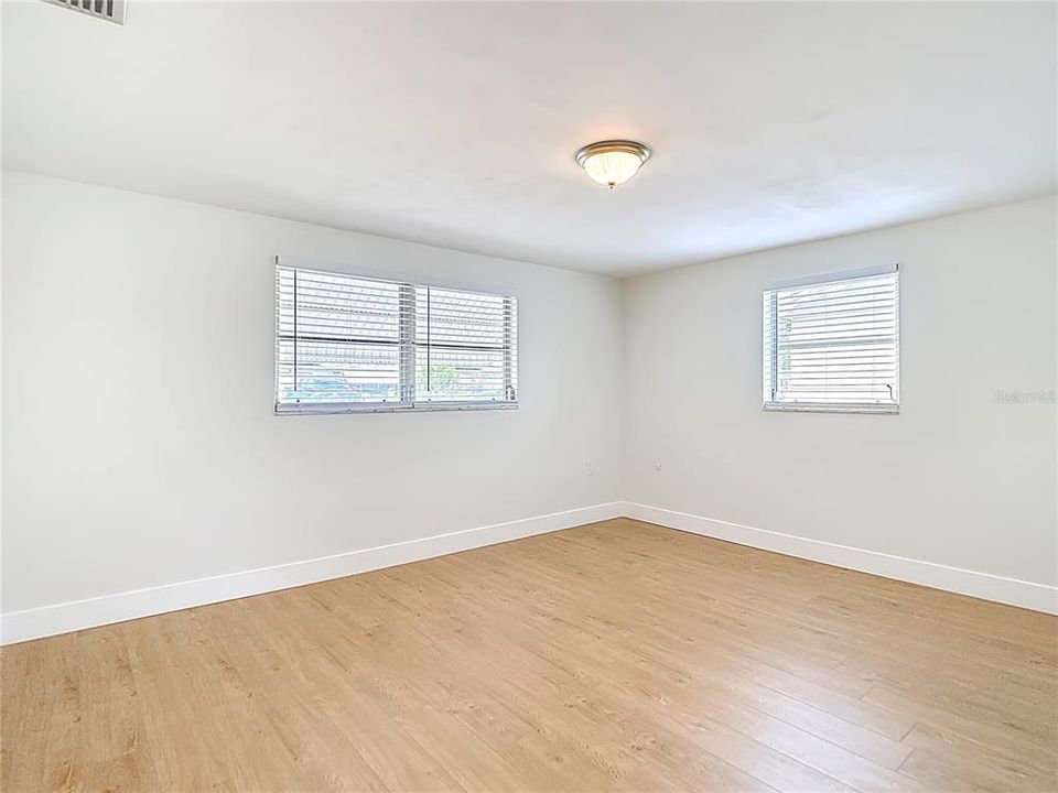 待售: $239,999 (2 贝兹, 2 浴室, 1044 平方英尺)