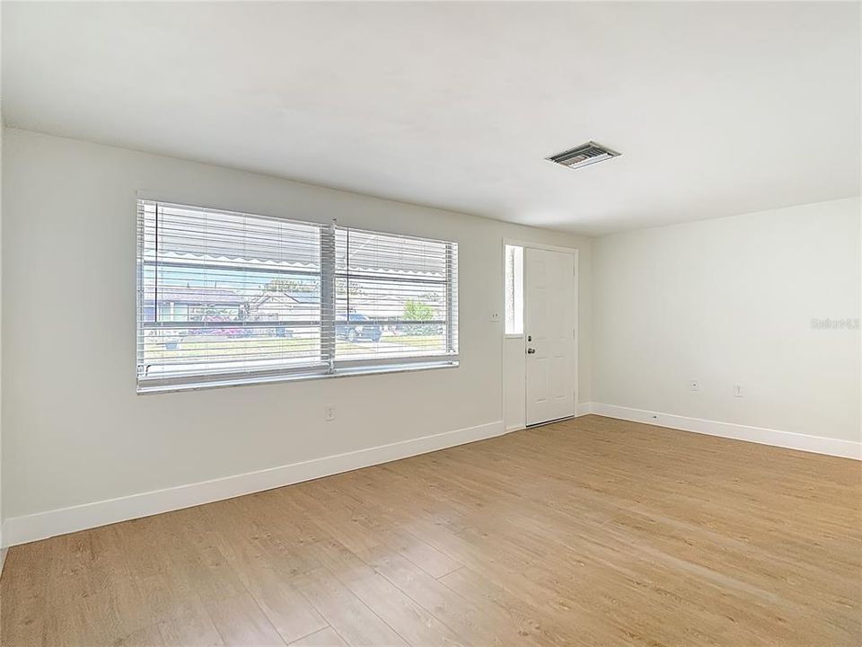 待售: $239,999 (2 贝兹, 2 浴室, 1044 平方英尺)