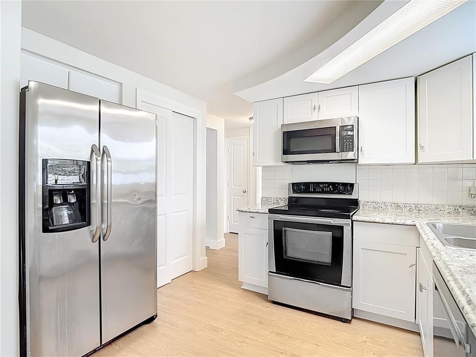 待售: $239,999 (2 贝兹, 2 浴室, 1044 平方英尺)