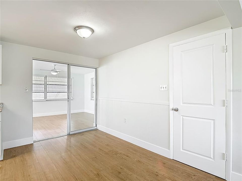 待售: $239,999 (2 贝兹, 2 浴室, 1044 平方英尺)