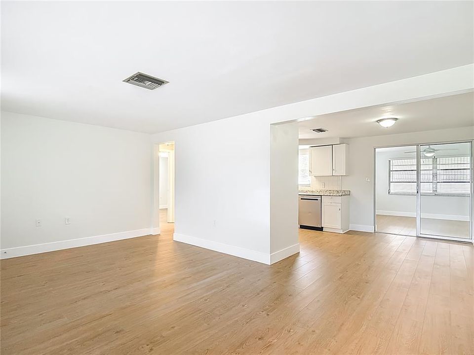 待售: $239,999 (2 贝兹, 2 浴室, 1044 平方英尺)