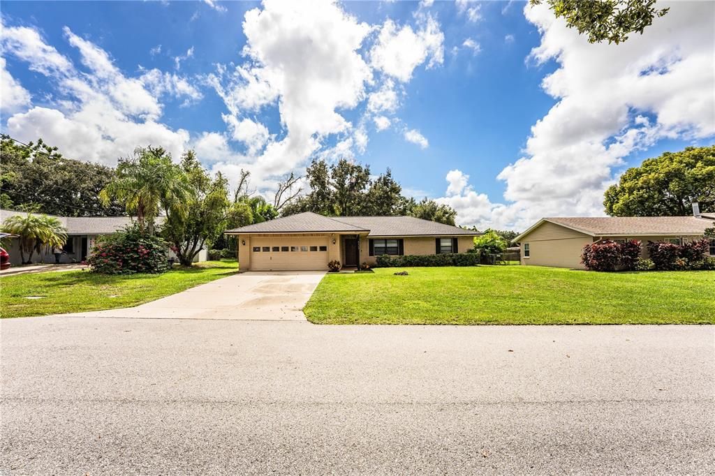 Active With Contract: $300,000 (3 beds, 2 baths, 1324 Square Feet)