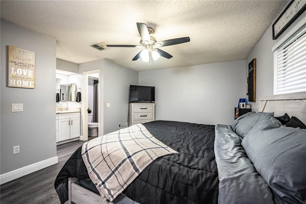 Active With Contract: $300,000 (3 beds, 2 baths, 1324 Square Feet)