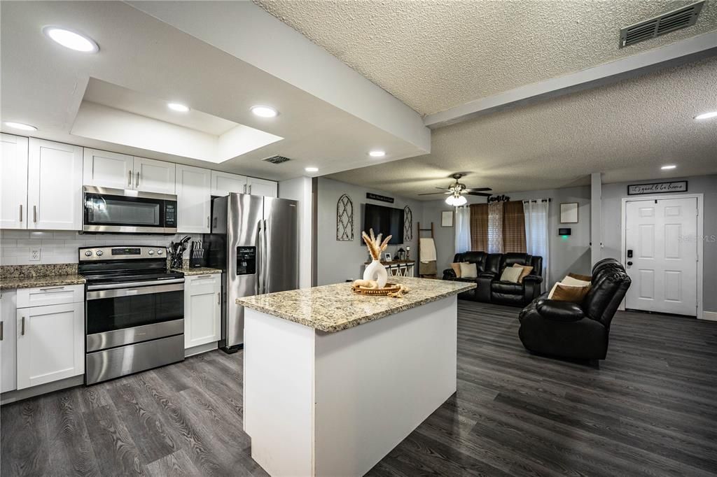 Active With Contract: $300,000 (3 beds, 2 baths, 1324 Square Feet)