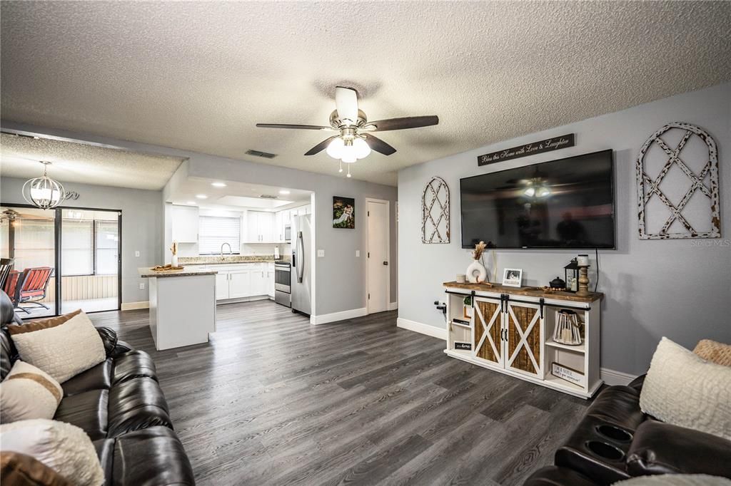 Active With Contract: $300,000 (3 beds, 2 baths, 1324 Square Feet)