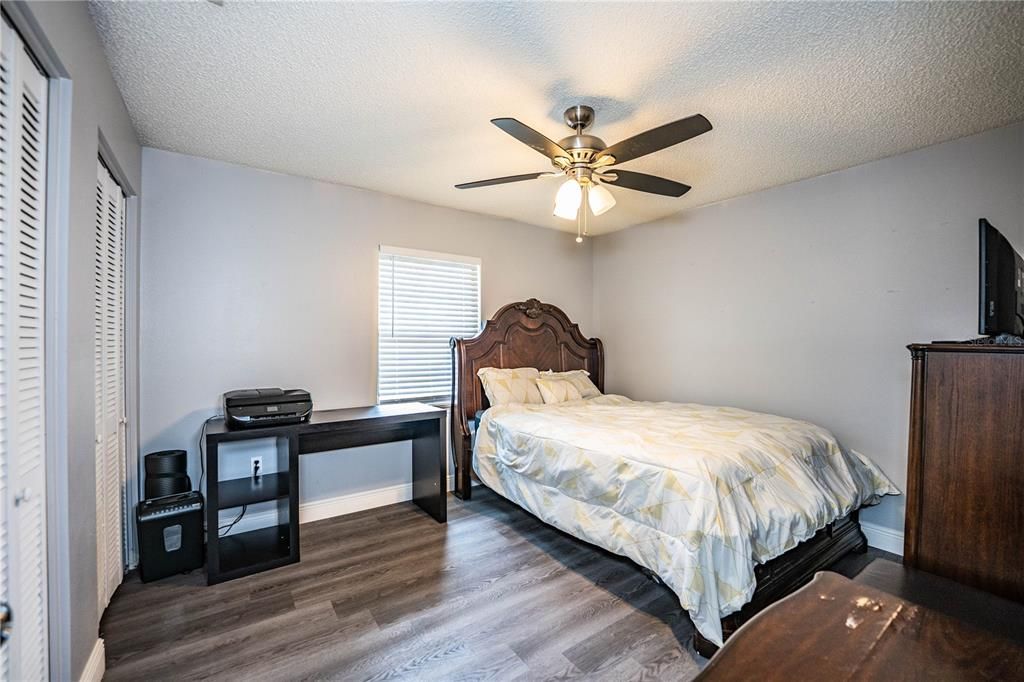 Active With Contract: $300,000 (3 beds, 2 baths, 1324 Square Feet)