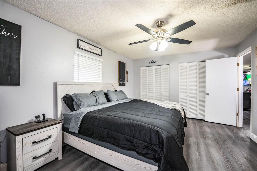 Active With Contract: $300,000 (3 beds, 2 baths, 1324 Square Feet)