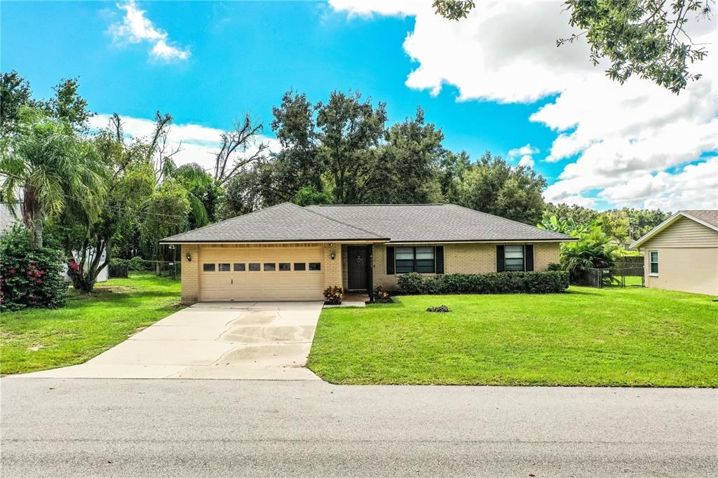 Active With Contract: $300,000 (3 beds, 2 baths, 1324 Square Feet)