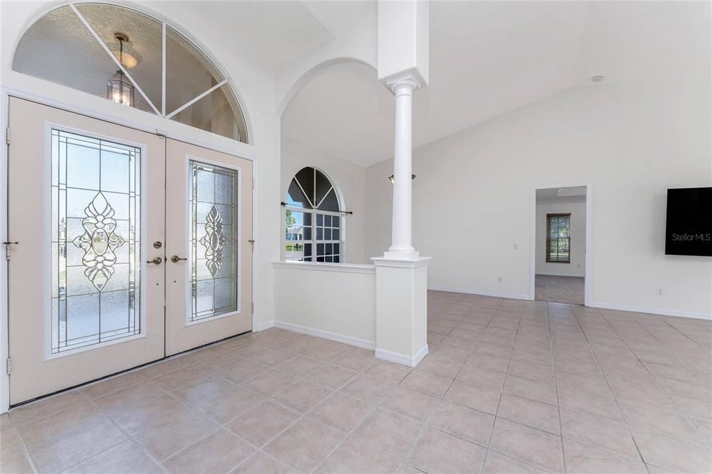 合同活跃: $319,000 (3 贝兹, 2 浴室, 1957 平方英尺)