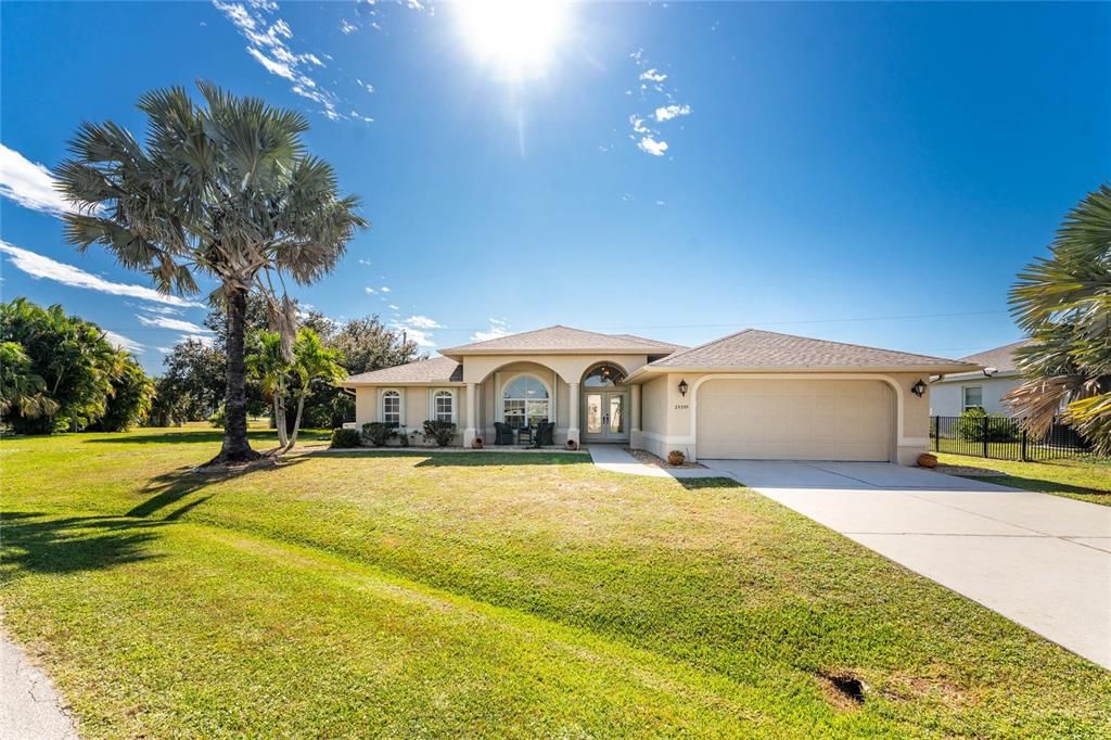 合同活跃: $319,000 (3 贝兹, 2 浴室, 1957 平方英尺)