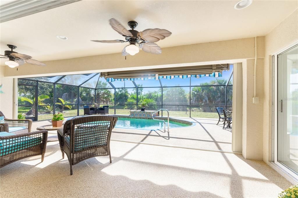 合同活跃: $319,000 (3 贝兹, 2 浴室, 1957 平方英尺)