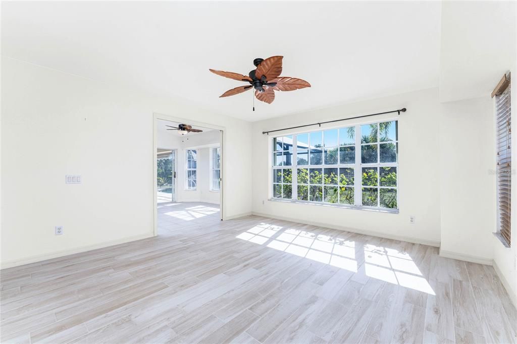 合同活跃: $319,000 (3 贝兹, 2 浴室, 1957 平方英尺)