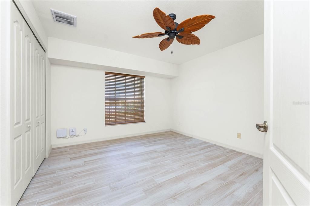 合同活跃: $319,000 (3 贝兹, 2 浴室, 1957 平方英尺)