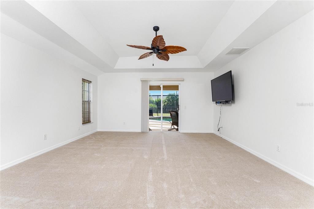 合同活跃: $319,000 (3 贝兹, 2 浴室, 1957 平方英尺)