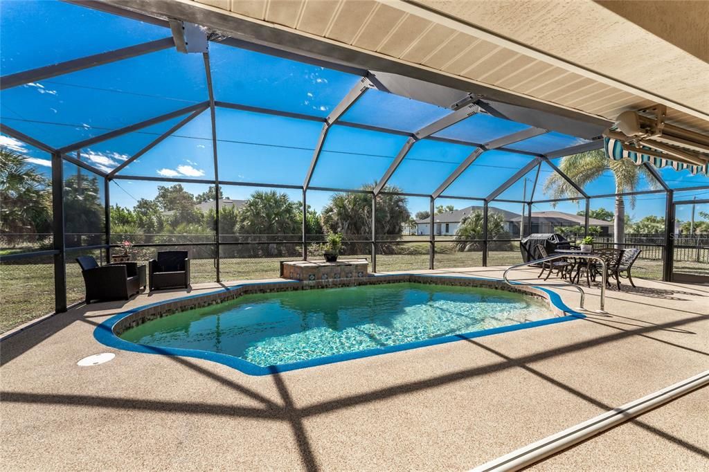 合同活跃: $319,000 (3 贝兹, 2 浴室, 1957 平方英尺)