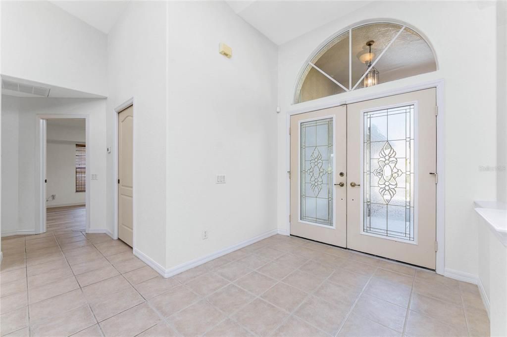 合同活跃: $319,000 (3 贝兹, 2 浴室, 1957 平方英尺)