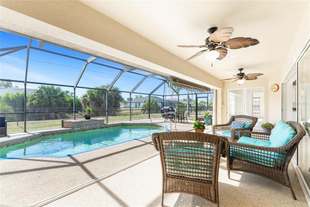 合同活跃: $319,000 (3 贝兹, 2 浴室, 1957 平方英尺)