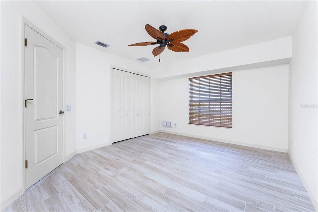 合同活跃: $319,000 (3 贝兹, 2 浴室, 1957 平方英尺)