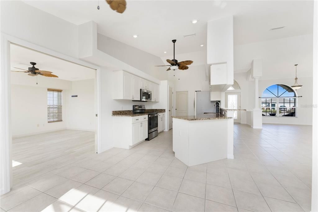 合同活跃: $319,000 (3 贝兹, 2 浴室, 1957 平方英尺)