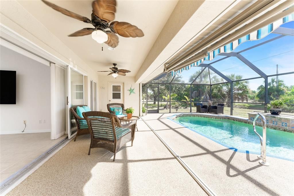 合同活跃: $319,000 (3 贝兹, 2 浴室, 1957 平方英尺)