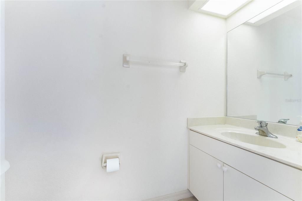 合同活跃: $319,000 (3 贝兹, 2 浴室, 1957 平方英尺)