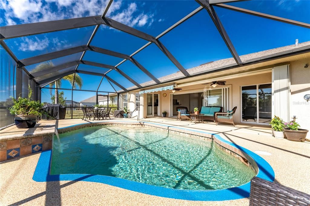 合同活跃: $319,000 (3 贝兹, 2 浴室, 1957 平方英尺)